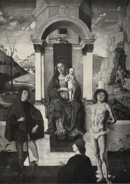 1400 - 1499 Anonimo ferrarese sec. XV, Madonna con Bambino tra san Rocco, san Sebastiano e donatore coll priv