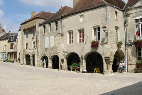 Noyers-sur-Serein © Philippe Alès - licence [CC BY-SA 4.0] from Wikimedia Commons
