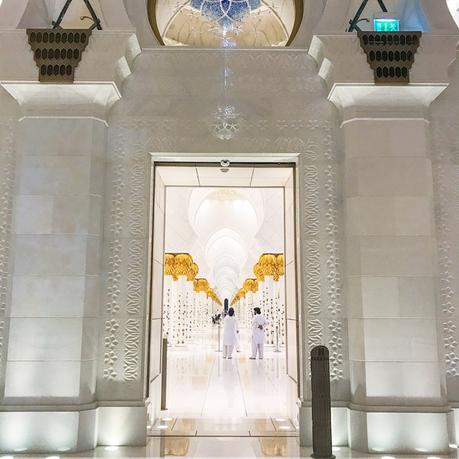A faire absolument à Dubaï et à Abu Dhabi : visiter la grande mosquée Sheikh Zayed