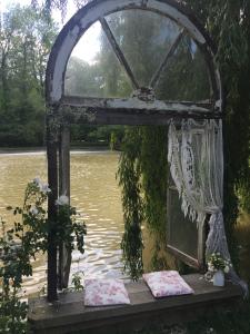Le Moulin Jaune à Crécy-la-chapelle -un lieu magique- de superbes jardins- des spectacles- tout un univers