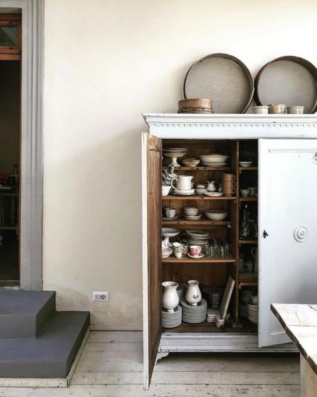 Valdirose : la maison style italien au coeur des collines de Toscane maison style italien rangement cuisine champêtre rustique - blog déco - clem around the corner