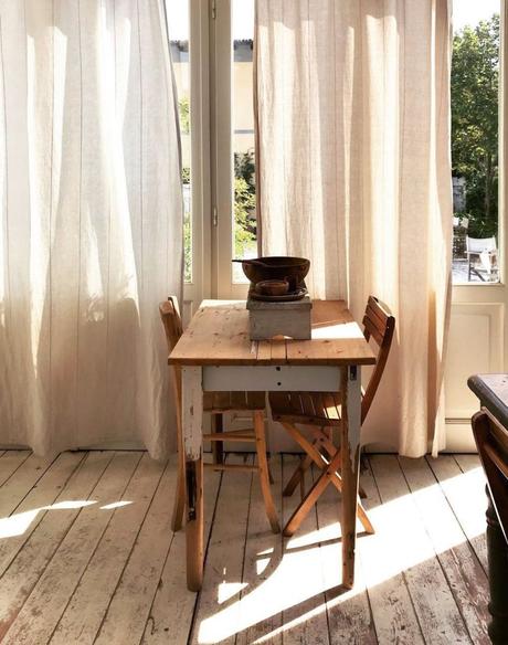 maison style italien cuisine salle à manger parquet blanchi terrasse jardin - blog déco - clem around the corner