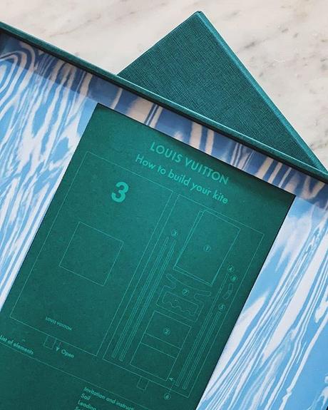 Virgil Abloh a envoyé un cerf-volant à tous les invités du défilé Louis Vuitton Virgil Abloh a envoyé un cerf-volant à tous les invités du défilé Louis Vuitton