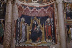 Maitre de 1302 Madonna col Bambino pape Gregoire le grand eveque saint Augustin Baptistere de Parme photo Hans A. Rosbach