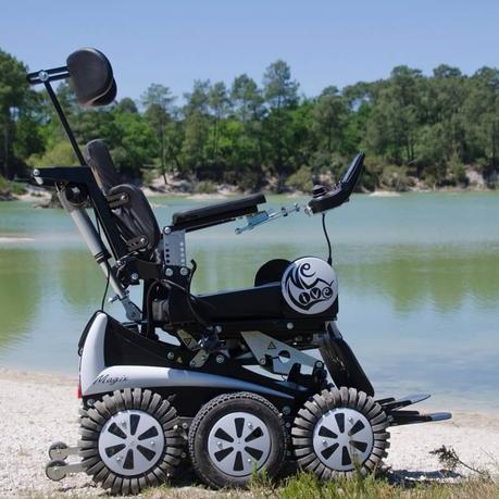 Un fauteuil roulant tout terrain totalement «  Magix  »  !
