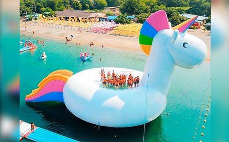 Unicornzilla : la plus grande Licorne gonflable du monde