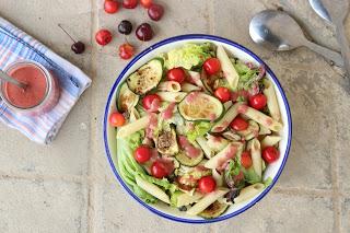 Cuillère et saladier : Salade - sauce vinaigrette aux cerises