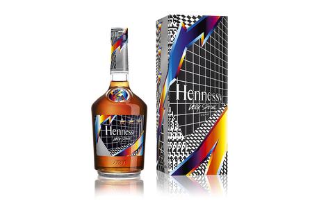 L’artiste Felipe Pantonne va sortir sa propre bouteille de Hennessy L’artiste Felipe Pantonne va sortir sa propre bouteille de Hennessy