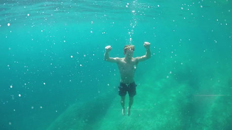 Le Naufragé des Banlieues à Qui On Demande de Retourner se Baigner