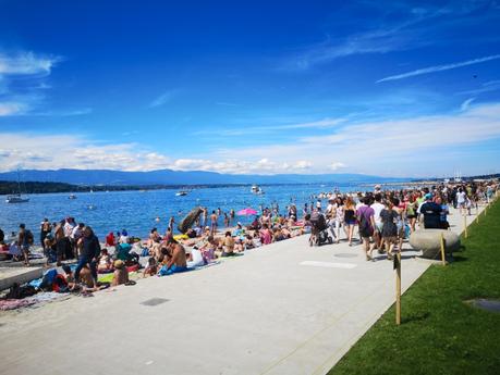 Une promenade dominicale sur «La plage» de Genève Une promenade dominicale sur «La plage» de Genève