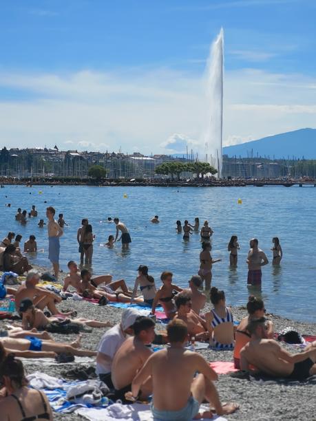 Une promenade dominicale sur «La plage» de Genève Une promenade dominicale sur «La plage» de Genève