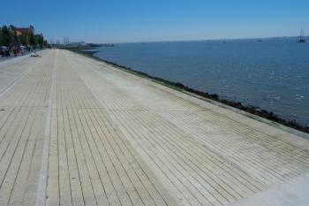 interlude estival,été,lisbonne,portugal,christian cottet-emard,quai des colonnes,place du commerce,blog littéraire de christian cottet-emard,estuaire du tage,mer de paille,photo,voyage