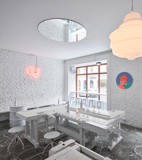 Un superbe bar à vin à la décoration immaculée