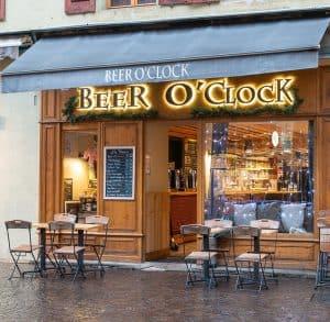 Beer O’Clock, une franchise pour les blondes et les brunes
 – Artisan Brasseur