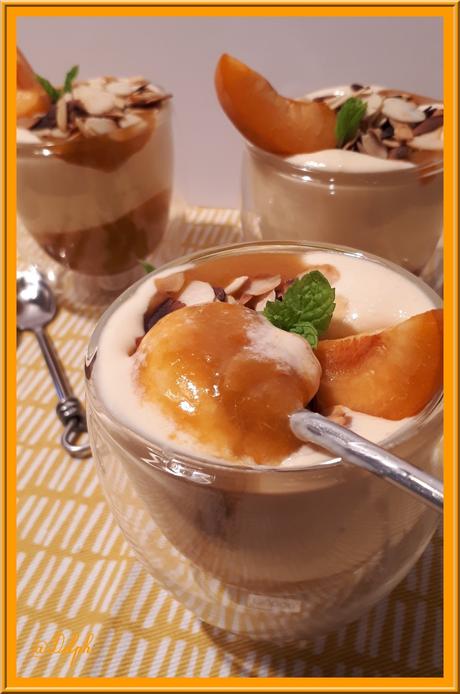 Crème au mascarpone sur compotée d'abricots et rhubarbe
