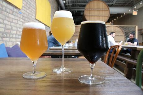 Middle Brow Beer Company au service des clients
– Artisan Brasseur Middle Brow Beer Company au service des clients
– Artisan Brasseur