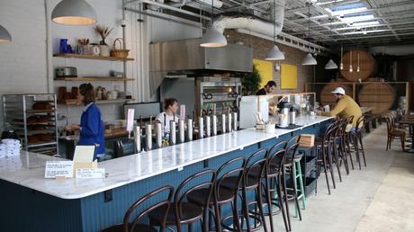 Middle Brow Beer Company au service des clients
– Artisan Brasseur Middle Brow Beer Company au service des clients
– Artisan Brasseur