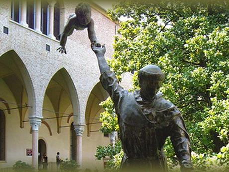 Divers - Sculptures de Lorenzo Quinn - suite