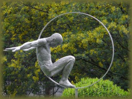 Divers - Sculptures de Lorenzo Quinn - suite