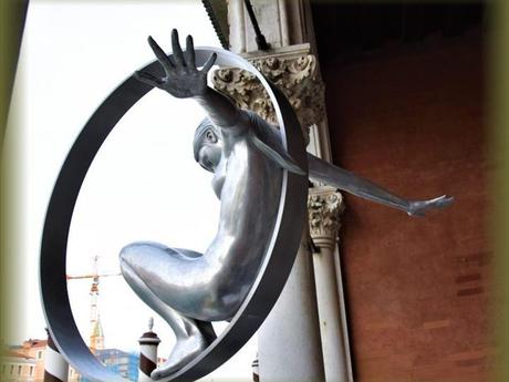 Divers - Sculptures de Lorenzo Quinn - suite