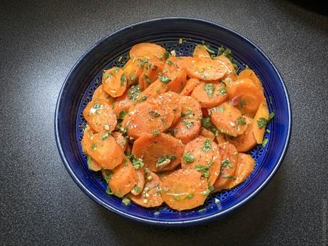 Fraîcheur en été – Salade de carottes à la marocaine (Khizou Mchermel)