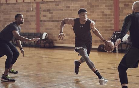 Nike célèbre Giannis Antetokounmpo en installant un panier sur le sommet du mont Olympe Giannis Antetokounmpo