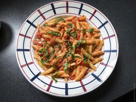 La pasta du dimanche – Penne à la tomate fraîche