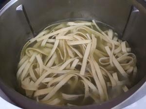 Tagliatelles sauce courgette et crevettes au citron Tagliatelles sauce courgette et crevettes au citron