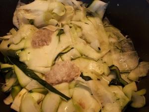 Tagliatelles sauce courgette et crevettes au citron Tagliatelles sauce courgette et crevettes au citron