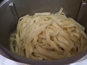 Tagliatelles sauce courgette et crevettes au citron Tagliatelles sauce courgette et crevettes au citron