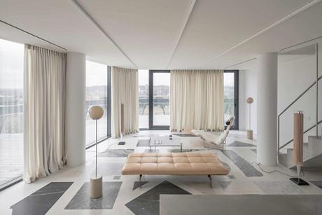 « L’appartement », un espace épuré où le marbre et le terrazzo sont omniprésents