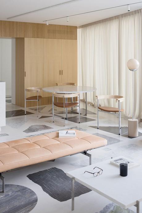 « L’appartement », un espace épuré où le marbre et le terrazzo sont omniprésents