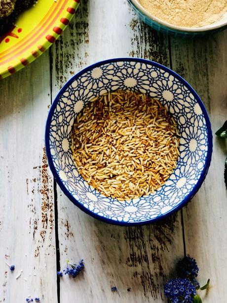 Oundè : perles indo-mauriciennes de farine de riz grillé à la cardamome et noix de coco sans gluten ! Oundè : perles indo-mauriciennes de farine de riz grillé à la cardamome et noix de coco sans gluten !