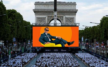 0SS 117 va être projeté en plein air sur les Champs-Élysées