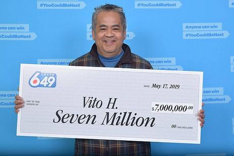 Un concierge devient millionnaire en gagnant à la loterie. Mais il dit qu'il ne quittera pas son travail
