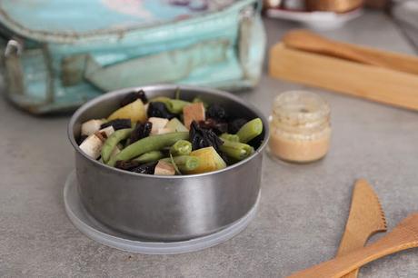 Cuillère et saladier : Salade de haricots verts, pommes de terre, tofu fumé, pruneaux et olives