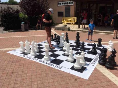 Échiquier géant au 16e Open d’échecs de Villard-de-Lans (Isère)  