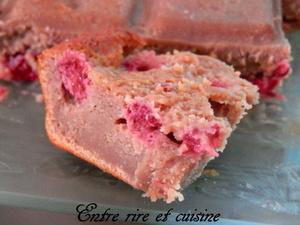 Brownie au chocolat blanc et aux framboises