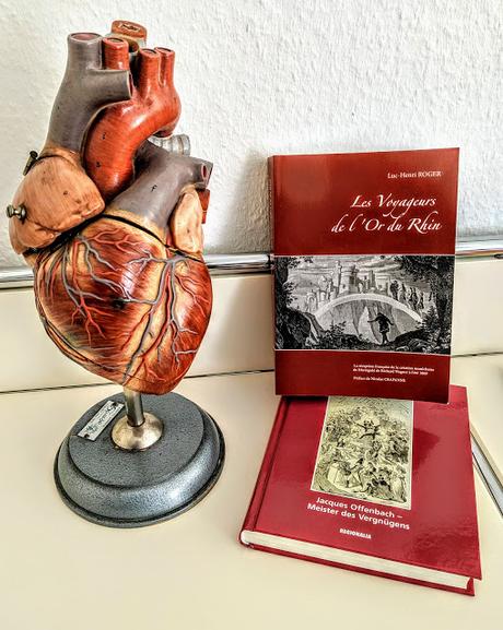 Les Voyageurs de l'Or du Rhin, a book with a heart