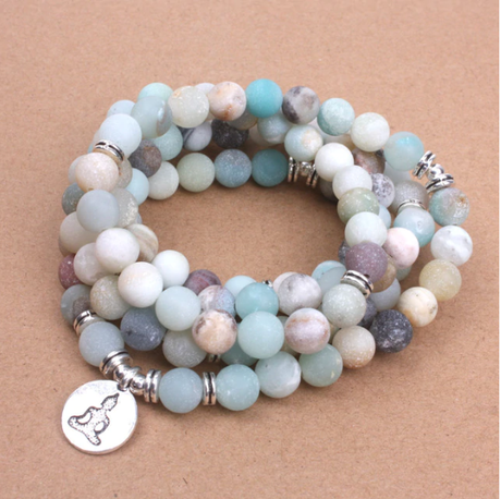 Les bracelets bouddha, les comprendre et bien choisir Mala avec un pendentif bouddha