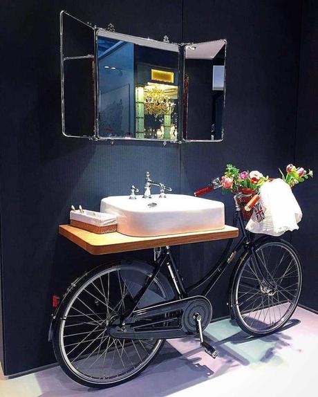 déco vélo salle de bain carrelage blanc carreaux - blog déco - clem around the corner