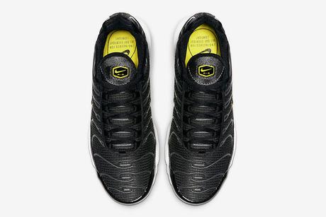La Nike Air Max Plus est disponible dans un nouveau colorway Black / Yellow La Nike Air Max Plus est disponible dans un nouveau colorway Black / Yellow