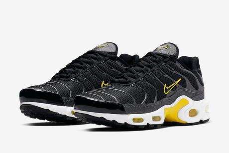 La Nike Air Max Plus est disponible dans un nouveau colorway Black / Yellow La Nike Air Max Plus est disponible dans un nouveau colorway Black / Yellow
