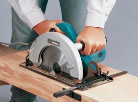 Scie circulaire MAKITA N5900B Avis sur la scie circulaire MAKITA N5900B