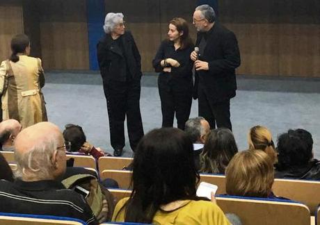Hejer Charf entourée par Wassyla Tamzali et Hichem Ben Ammar, directeur de la Cinémathèque tunisienne.