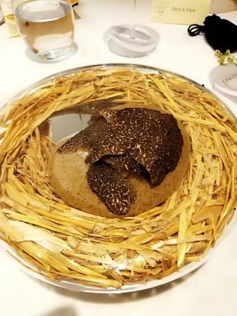 L'œuf de poule Carrus _pourri_ de truffes © Gourmets&co .