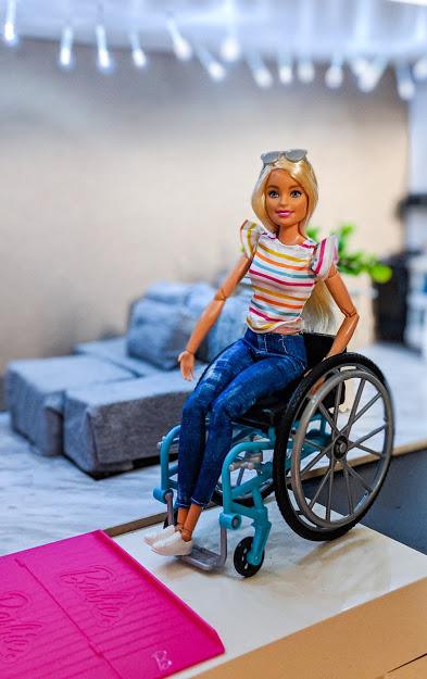 Une Barbie en fauteuil roulant : célébrons la diversité