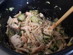 Pâte au saumon et aux courgettes au cookéo Cliquer sur les photographies pour les agrandir