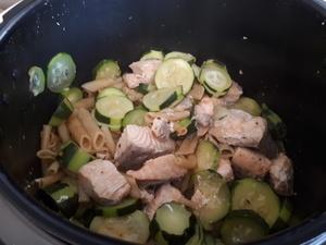Pâte au saumon et aux courgettes au cookéo Cliquer sur les photographies pour les agrandir
