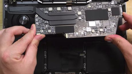 Macbook Pro 13″ 2019 : l’un des pires scores de réparabilité octroyés par iFixit